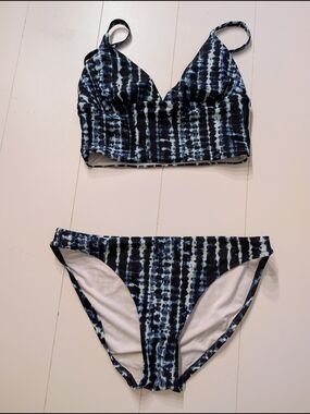 Old Navy Women's Blue Tie-Dye Longline Bikini Top and Bottom Set